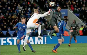  ?? Reuters ?? Chelsea’s Pedro nods home the decisive second goal against Leicester City. —