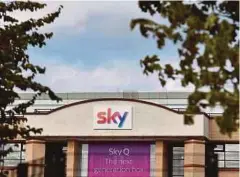  ??  ?? PEJABAT stesen televisyen Sky di Ilseworth, barat London. - AFP