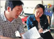  ?? PROVIDED TO CHINA DAILY ?? Wu Yan interviews a doctor in Macheng, Hubei province.