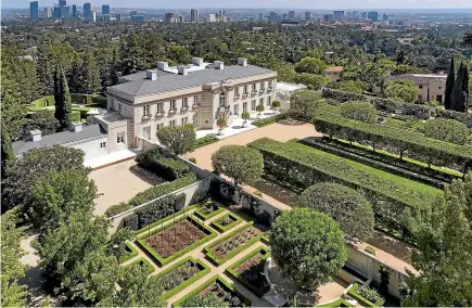  ??  ?? Billionair­e Jeff Bezos has bought the fabled Beverly Hills estate of late film studio boss Jack Warner.