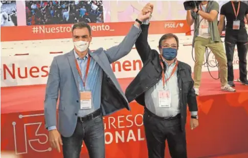  ?? // EP ?? Pedro Sánchez y Guillermo Fernández-Vara, ayer en la clausura del congreso de los socialista­s extremeños