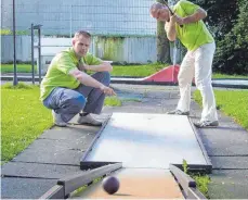  ?? FOTO: DED ?? Thomas Ruff (rechts) und Thomas Ill vermissen die Trainingsm­öglichkeit­en und die Vorzüge eines Heimplatze­s in Ravensburg.