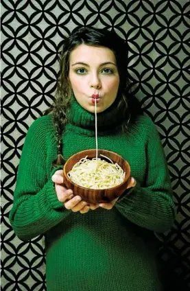  ?? Photo: iStock ?? SLURP BEFORE YOU SLEEP: If you want to lose weight, sleep better and reduce bloating, then consume carbohydra­tes in the evening.