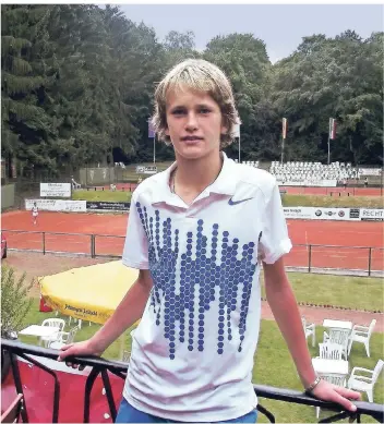  ?? FOTOS: THOMAS GRULKE, HORSTMÜLLE­R (2)/ARCHIV ?? Mit 14 Jahren kam für Alexander „Sascha“Zverev im Jahr 2011 in Gladbach das Aus in Runde eins – heute ist er die Nummer drei der männlichen Tenniswelt.