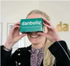  ??  ?? Danbolig vil lade folk købe bolig ved hjaelp af Virtual Reality. Brillerne giver følelsen af at stå inde i boligen. Foto: Lars Krabbe