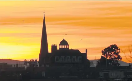  ??  ?? Eric Niven photograph­ed one of the beautiful sunsets we have had recently. This one is over Princes Street, Dundee.