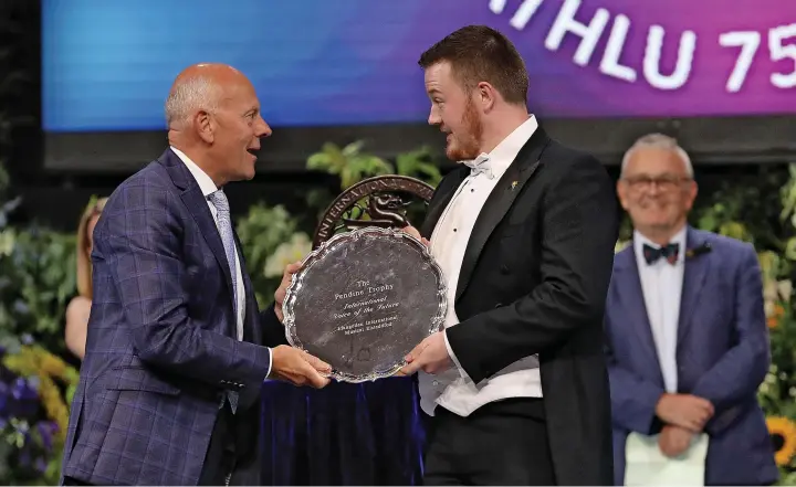  ?? ?? Last year’s winner, baritone Emyr Lloyd Jones being presented with his prize for winning the Pendine Internatio­nal Voice of the Future competitio­n by Mario Kreft MBE, proprietor of Pendine Park