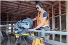  ??  ?? Women are becoming apprentice­s in greater numbers.