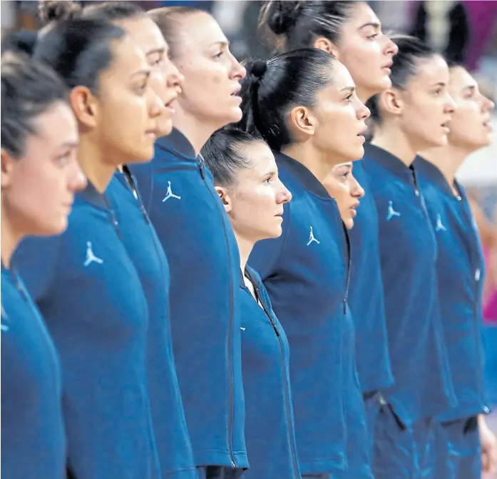  ?? Lima 2019 ?? El selecciona­do sabía que algo no andaba bien: la Argentina se presentó con la camiseta del mismo color que Colombia y se le dio el partido por perdido