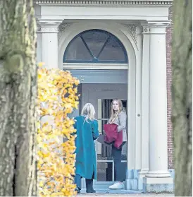  ?? Getty images ?? Amalia, junto a su madre, Máxima, ayer, en La Haya