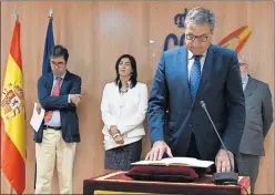  ??  ?? JURAMENTO. Mariano Soriano, en la toma de posesión de su cargo.