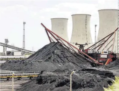  ?? NURIA SOLER ?? El cierre de la térmica de carbón de Andorra ha hecho bajar con fuerzas las emisiones fijas de CO2 de Aragón.