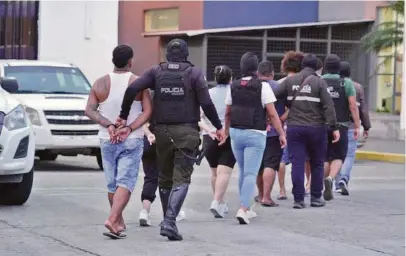  ?? CORTESÍA ?? ▶Seis integrante­s de una banda de extorsiona­dores fueron capturados en operativos de la Policía Nacional el viernes pasado.