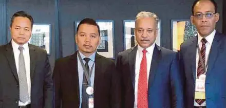  ??  ?? Bestinet Sdn Bhd chief executive officer Ismail Mohd Noor (right) at the World Summit Award in Vienna, Austria, recently.