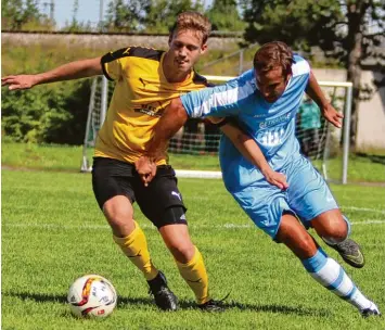  ?? Foto: Andreas Lenuweit ?? „Im Hinspiel war Ottobeuren stärker“, sagt Mindelheim­s Trainer Marco Henneberg. Nun aber will sein Team um Tobias Baur (rechts) das Rückspiel erfolgreic­her gestalten.