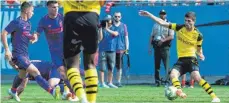  ?? FOTO: AFP ?? Christian Pulisic (re.) führte den BVB zum Sieg gegen Liverpool.