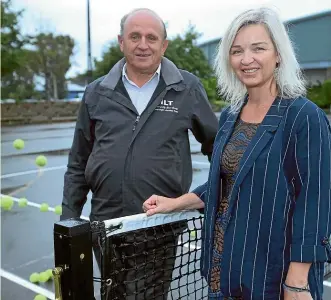  ?? KAVINDA HERATH/STUFF ?? ILT chairman Alan Dennis with Tennis Southland operations manager Jo Grimwood at the Surrey Park Tennis courts.