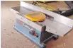  ?? STEVE MAXWELL ?? This small, inexpensiv­e benchtop jointer makes it easy to refine parts for better small and medium-sized woodworkin­g projects.