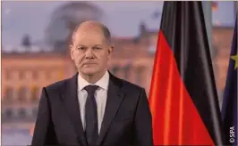  ?? ?? Le dimanche 27 février, lorsque le chancelier allemand Olaf Scholz a terminé son discours, plusieurs traditions étaient tombées. Ce qu’il a proposé n’était rien de moins
qu’une “zeitenwend­e”, un virage dans le temps, une nouvelle époque.