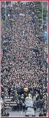  ??  ?? SEA OF GRIEF Thousands walk behind coffin