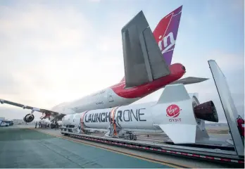  ??  ?? Stratolaun­chs største konkurrent er den ombygde jumbojeten Cosmic Girl fra Virgin Orbit, som har gjennomfør­t testflyvni­nger med den 21 meter lange LauncherOn­e-raketten.