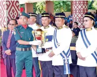  ??  ?? WAKIL pasukan Kadet Remaja SMK Sri Nangka Tuaran.