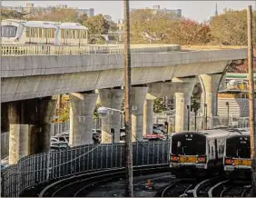  ?? Frank Franklin II / Associated Press ?? Experts said the $2.4 billion-plus price tag for a rail link connecting Laguardia Airport to the subway and commuter rails was too costly.