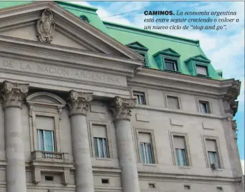  ??  ?? CAMINOS. La economía argentina está entre seguir creciendo o volver a un nuevo ciclo de “stop and go”.