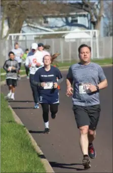  ?? MEDIANEWS GROUP FILE PHOTO ?? Healthy lifestyle choices such as regular physical activity can help lower the risk of high cholestero­l.