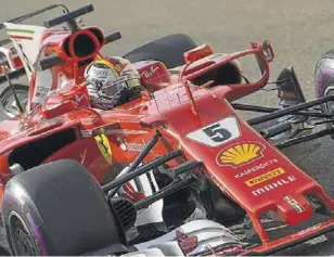  ?? // AFP ?? Vettel (Ferrari) fue el más rápido en la primera sesión en Yas Marina, pero por la tarde se vio claramente superado por el campeón Lewis Hamilton