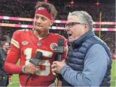  ?? KIRBY LEE/ USA TODAY SPORTS ?? Reporting for NBC Sports, Peter King interviews the Chiefs’ Patrick Mahomes after the Nov. 5 game against the Dolphins in Frankfurt, Germany.