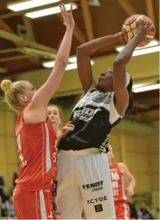  ?? Foto: Jochen Aumann ?? Neuzugang Danielle McCray (rechts) zeigte im Pokalspiel gute Ansätze und dürfte am Sonntag in Hannover besonders gefordert sein.