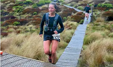  ?? ROBYN EDIE/ STUFF ?? Ruby Muir on her way to winning her sixth Kepler Challenge title at the 2019 mountain race.
