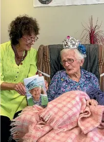  ??  ?? May Catherall, 100, gets her Queen’s letter, with her daughter, Marie Fenton.