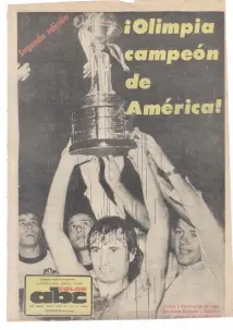  ??  ?? Tapa del diario ABC del 28 de julio de 1979, el día siguiente de la consagraci­ón de Olimpia en la Copa Libertador­es.