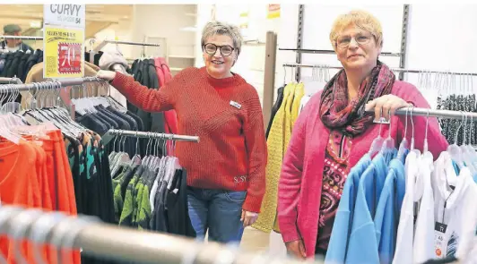  ?? FOTO: MARKUS RICK ?? Sabine Baudendist­el und Michaela Axler sind schon Jahrzehnte bei Sinn tätig und freuen sich über den Standortwe­chsel.