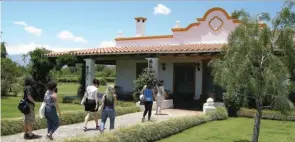  ??  ?? Atrápalo. Las bodegas salteñas, junto a los parques nacionales de San Juan y La Rioja, forman parte de las propuestas atractivas de TurismoCit­y.