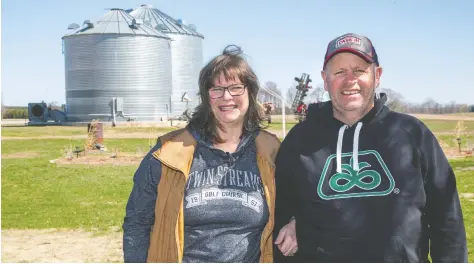  ?? DEREK RUTTAN / POSTMEDIA ?? Peter Gubbels and his wife Tracy grow watermelon and squash on their farm in Mt. Brydges, Ont., near London. Last spring, Gubbels turned
to high school students to get the planting done when the pandemic delayed the arrival of the offshore workers that he usually relies on.