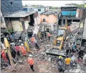  ?? ANI ?? Search operations underway after a building collapsed in Mumbai’s Malad area on Thursday.