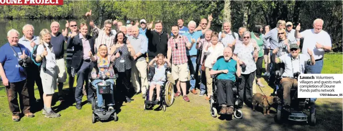  ?? 170518doun­e_05 ?? Launch Volunteers, villagers and guests mark completion of Doune Ponds paths network