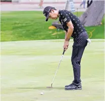  ?? BOB BOOTH/ ASSOCIATED PRESS ?? Kevin Na putts on the 18th hole Friday during round two of the Charles Schwab Challenge at Colonial Country Club.