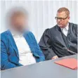  ?? FOTO: DPA ?? Der Angeklagte (links) mit seinem Verteidige­r Jörg Becker.