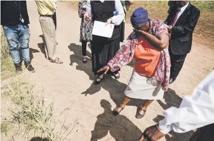  ?? Picture: Jacques Nelles ?? CRIME SCENE. The widow of murdered Brits farmer Muraga Mavula, Anna, points to where she found her husband’s body. The court went to the scene yesterday for an inspection.