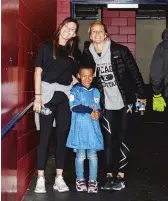 ?? DANIEL BARTEL/ISIPHOTOS.COM MIKE OWEN/GETTY IMAGES (LEFT), ?? LEFT: Arin Wright, shown while playing in Australia before her pregnancy. ABOVE: Sarah Gorden’s son, Caiden, stands with Wright and Nikki Stanton before a Red Stars game in 2019.