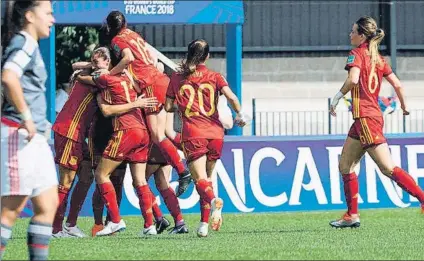  ?? F: EFE ?? Las jugadoras de Pedro López, celebrando un gol Llegan al tercer partido del Grupo tras haber sumado dos victorias ante Paraguay y Japón