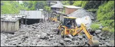  ?? BIRBAL SHARMA /HT ?? Hundreds were stranded after incessant rainfall triggered landslides and snapped road links across the state.