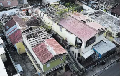  ?? Carlos Giusti ?? The Associated Press Bronze Star LLC, a newly created Florida company, won a $30 million government bid to supply emergency tarps and plastic sheeting for covering roofs like these in hurricane-ravaged Puerto Rico but never was able to deliver the...