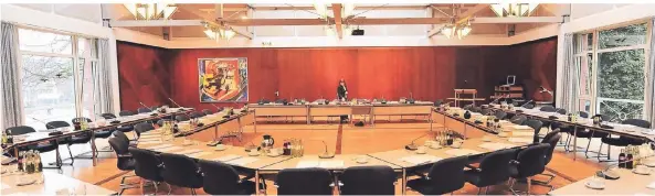  ?? ARCHIV-FOTO: BERNS ?? Im Bernadussa­al fallen alle wichtigen Entscheidu­ngen des Grevenbroi­cher Rates. Neue Mitglieder wollen für frischen Wind sorgen.