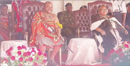  ?? ?? His Majesty King Mswati III and Her Majesty the Queen Mother watching Lutsango at Hlane Royal Residence.