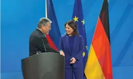  ?? (@SECMANALO/TWITTER) ?? Foreign Affairs Secretary Enrique Manalo (left) with German Foreign Minister Annalena Baerbock (right).